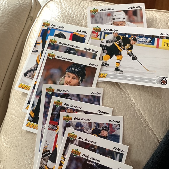 23 cards- Boston bruins 1991/92 team. Upper deck. New pkg  23 cards - Picture 4 of 5